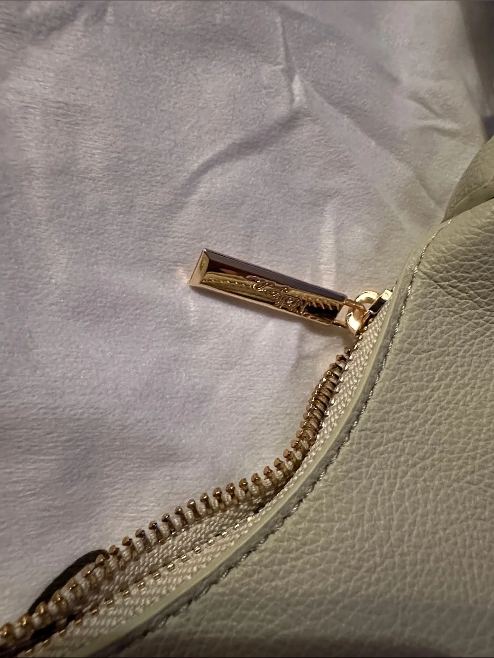 Ello purse